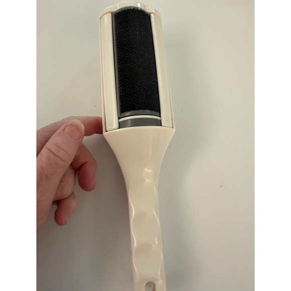 Other - Vintage Style Reusable Lint Brush Pet Hair Remover Rotating Head Off White